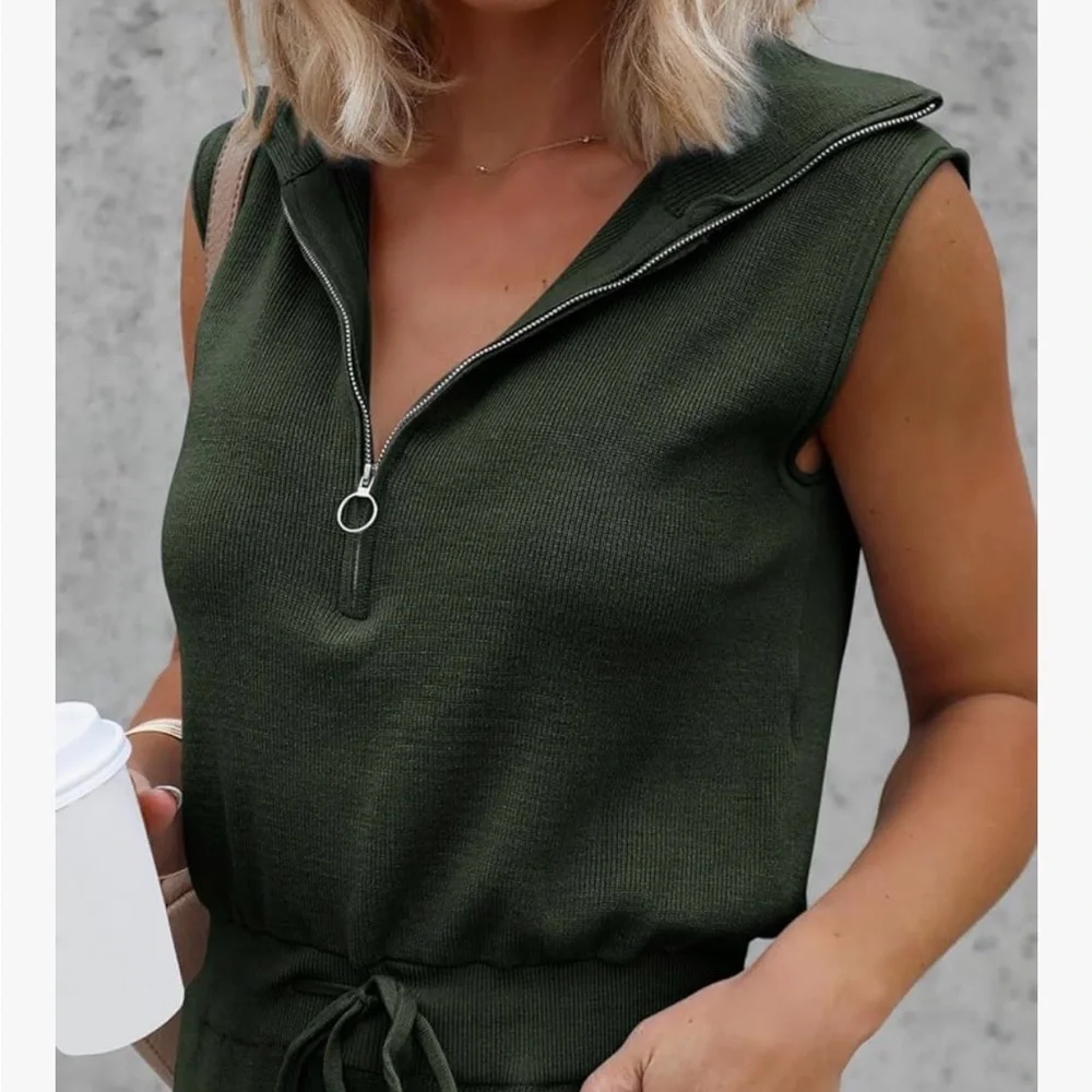 Stylish Sleeveless Green Romper - Picture 2 of 12